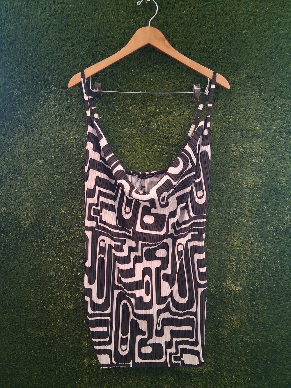NWT PrettyLittleThing Plus Black Printed Plisse Cowl Neck Bodycon Mini Dress 24
